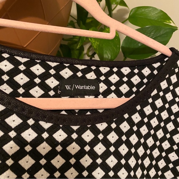 Stich Fix Black & White Pattern Long Sleeve Crewneck Blouse - Picture 2 of 5